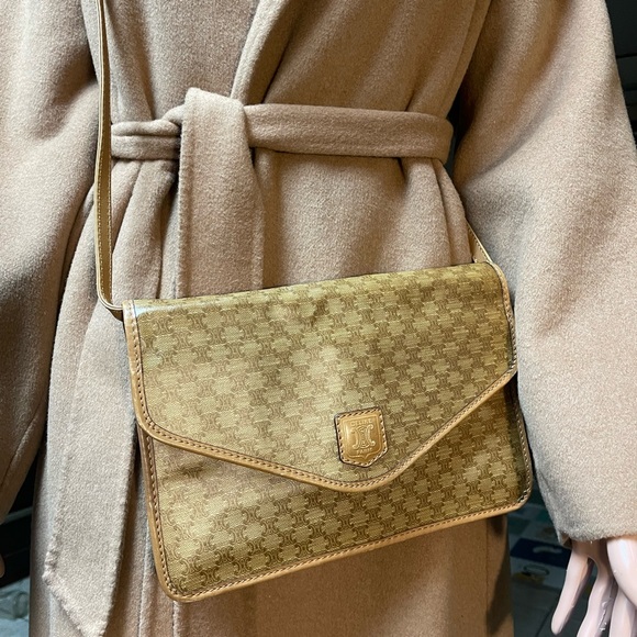 Authentic Celine vintage leather crossbody bag M05 (A2083) - Picture 1 of 13